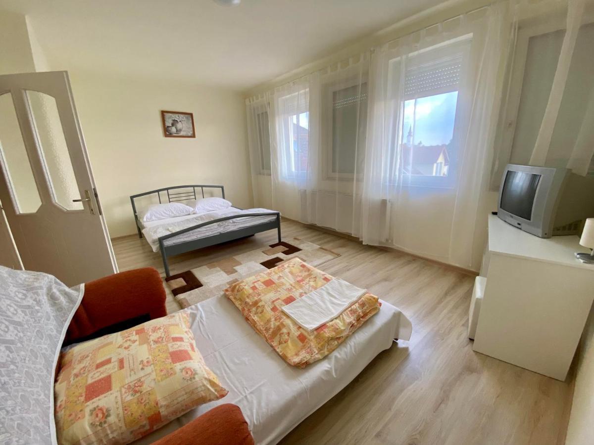 Neptun Apartman Hajdúszoboszló Esterno foto