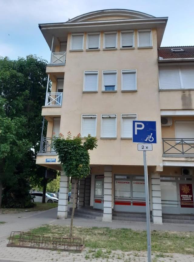 Neptun Apartman Hajdúszoboszló Esterno foto